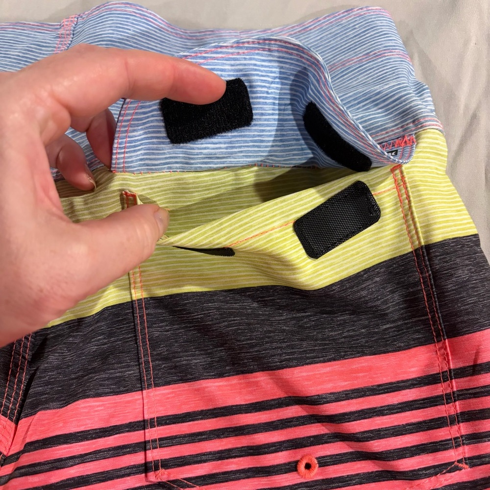 Hurley Men’s Coral, Yellow & Black Stripe Board Shorts NWT - Picture 5 of 6
